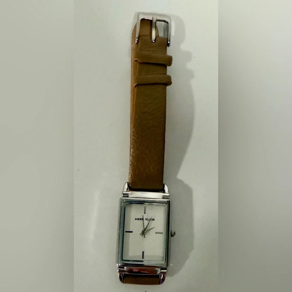 Anne Klein Ladies Rectangular 21mm x 24mm Leather Dress Watch needs new battery - Picture 11 of 11